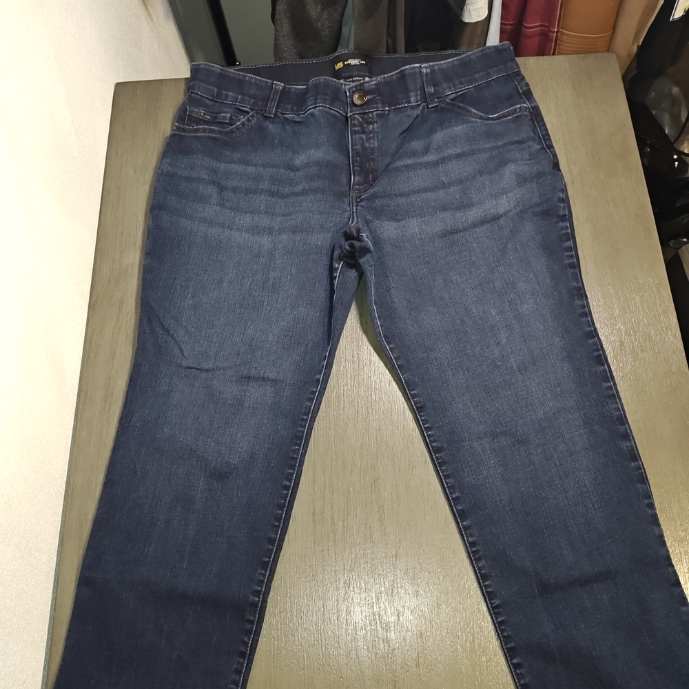 Lee women's denim jeans ,dark wash,classic straight-leg cut, Size 20 W Petite‎